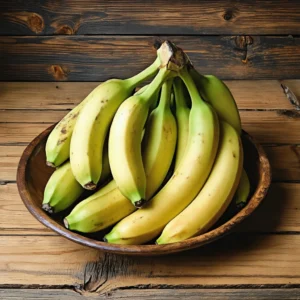 Bananes sur une table de cuisine avec divers degrés de maturité, illustrant des techniques de conservation naturelle.